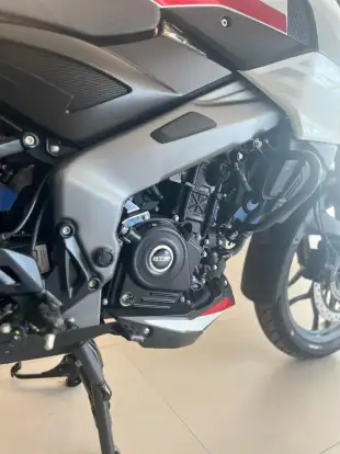 BAJAJ-DOMINAR 200-2025