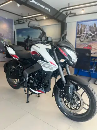 BAJAJ-DOMINAR 200-2025