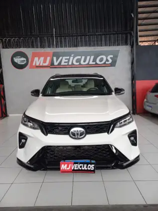 TOYOTA HILUX SW4 2.7 SR 7 LUGARES 4X2 16V FLEX 4P AUTOMÁTICO TOYOTA HILUX SW4 2.7 SR 7 LUGARES 4X2 16V FLEX 4P AUTOMÁTICO