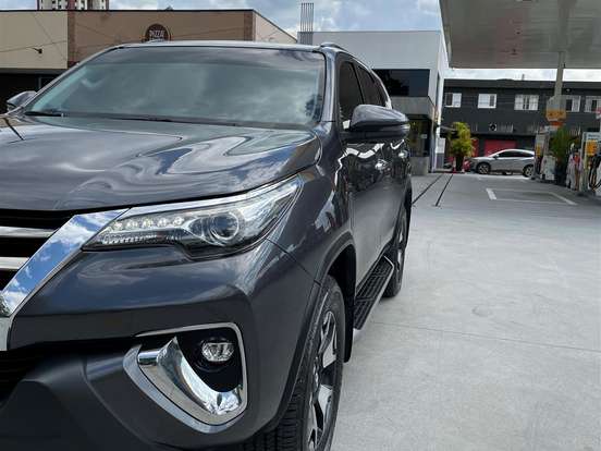 TOYOTA-HILUX SW4-2.8 SRX DIAMOND 4X4 7 LUGARES 16V TURBO INTERCOOLER DIESEL 4P AUTOMÁTICO TOYOTA-HILUX SW4-2019