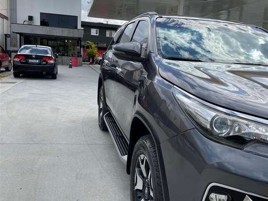 TOYOTA-HILUX SW4-2.8 SRX DIAMOND 4X4 7 LUGARES 16V TURBO INTERCOOLER DIESEL 4P AUTOMÁTICO TOYOTA-HILUX SW4-2019