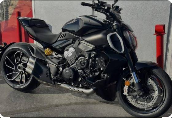 DUCATI DIAVEL V4 