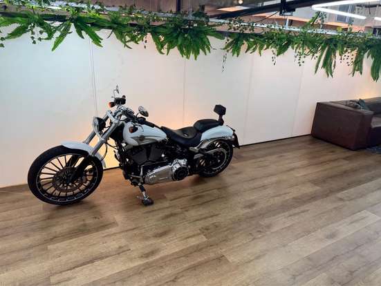 HARLEY-DAVIDSON-SOFTAIL BREAKOUT-2017