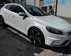 VOLVO V40 2.0 T5 R DESIGN TURBO GASOLINA 4P AUTOMÁTICO VOLVO V40 2.0 T5 R DESIGN TURBO GASOLINA 4P AUTOMÁTICO