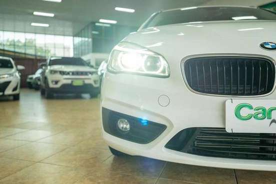 BMW-220i-2017