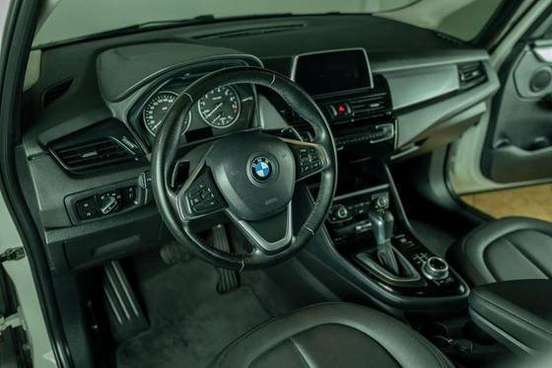 BMW-220i-2017
