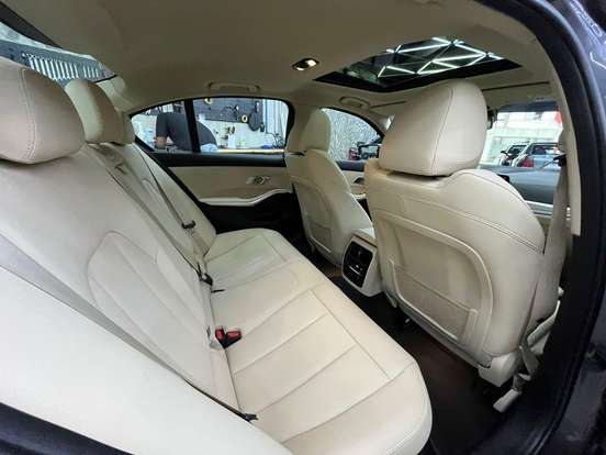 BMW-320i-2020