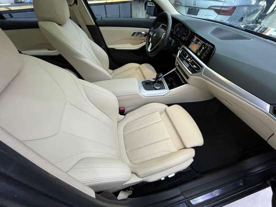 BMW-320i-2020