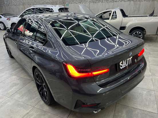 BMW-320i-2020