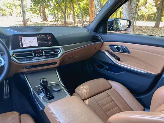 BMW-320i-2020