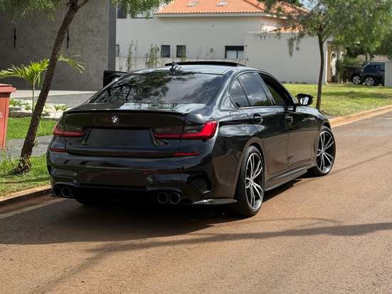 BMW-320i-2020