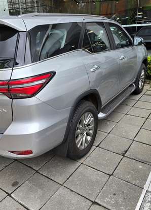 TOYOTA-HILUX SW4-2023
