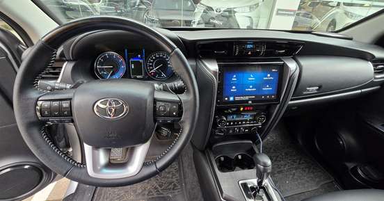 TOYOTA-HILUX SW4-2023