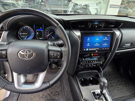TOYOTA-HILUX SW4-2.8 D-4D TURBO DIESEL SRX 4X4 AUTOMÁTICO TOYOTA-HILUX SW4-2023