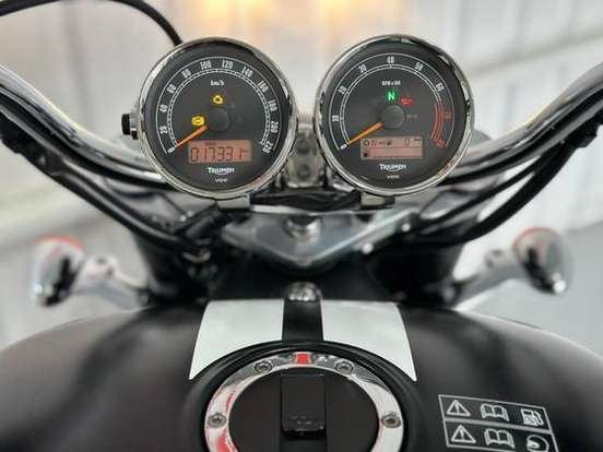 TRIUMPH-ROCKET III ROADSTER-2014
