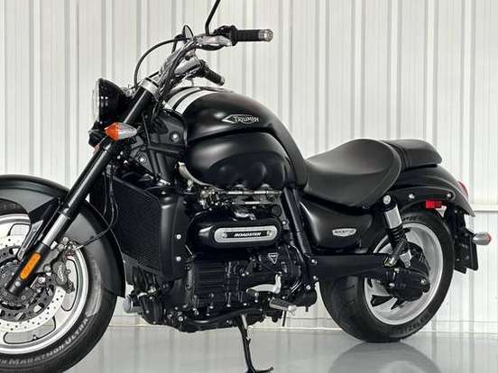 TRIUMPH-ROCKET III ROADSTER-2014