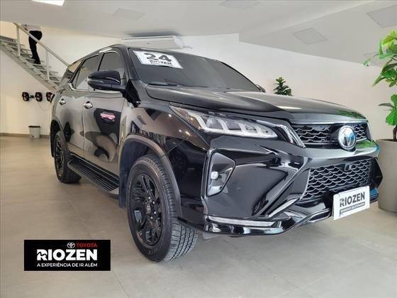 TOYOTA HILUX SW4 2.8 D-4D TURBO DIESEL DIAMOND 7L 4X4 AUTOMÁTICO