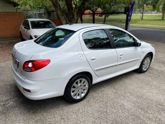 PEUGEOT-207-1.6 XS PASSION 16V FLEX 4P AUTOMÁTICO PEUGEOT-207-2013