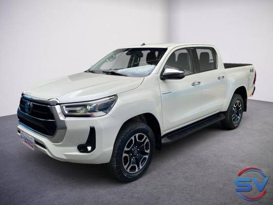 TOYOTA HILUX 2.8 D-4D TURBO DIESEL CD SRX 4X4 AUTOMÁTICO