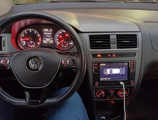 VOLKSWAGEN-FOX-2017