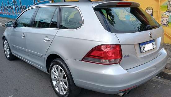 VOLKSWAGEN-JETTA-2010
