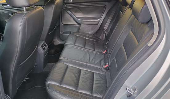 VOLKSWAGEN-JETTA-2010