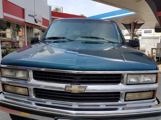 CHEVROLET-SUBURBAN-1995