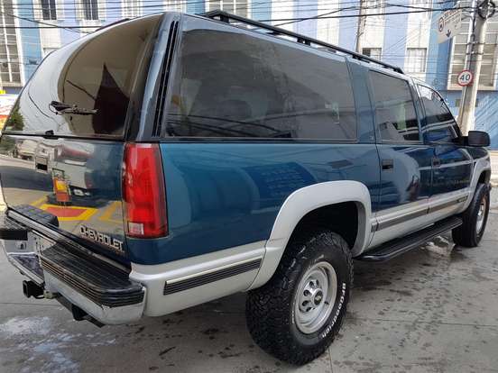 CHEVROLET-SUBURBAN-5.7 V8 GASOLINA 4P AUTOMÁTICO CHEVROLET-SUBURBAN-1995