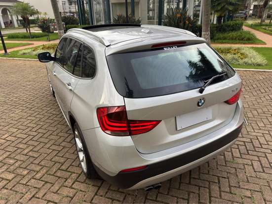 BMW-X1-2011