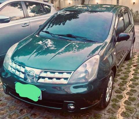 NISSAN-LIVINA-2011