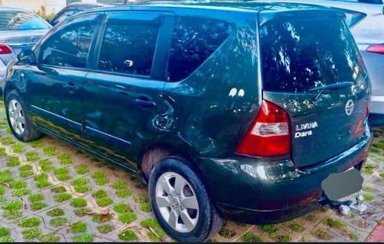 NISSAN-LIVINA-2011