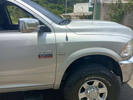 RAM-2500-6.7 LARAMIE 4X4 CD I6 TURBO DIESEL 4P AUTOMÁTICO RAM-2500-2012