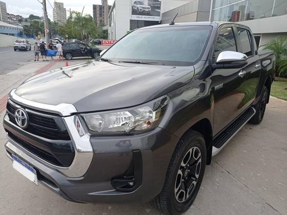 TOYOTA HILUX 2.8 D-4D TURBO DIESEL CD SRV 4X4 AUTOMÁTICO
