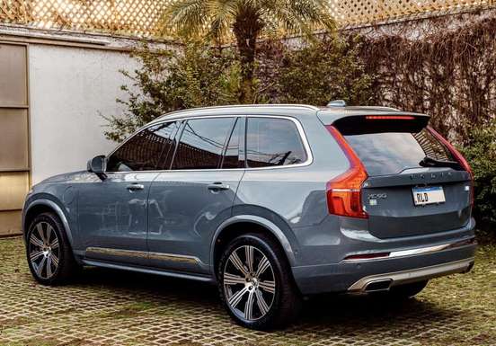 VOLVO-XC90-2021