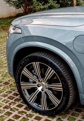 VOLVO-XC90-2021