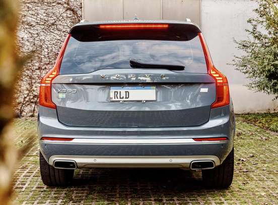 VOLVO-XC90-2021