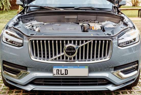 VOLVO-XC90-2021