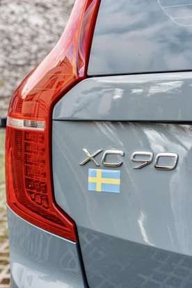 VOLVO-XC90-2021
