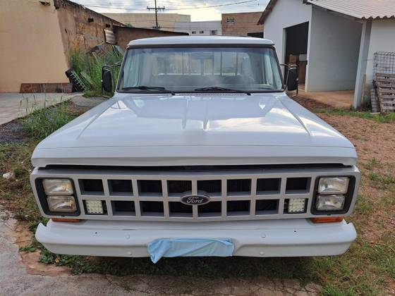 FORD F-1000 3.9 SUPER SÉRIE CS 8V DIESEL 2P MANUAL