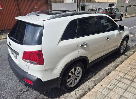 KIA-SORENTO-2011