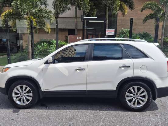 KIA-SORENTO-3.5 V6 GASOLINA EX 7L 4WD AUTOMÁTICO KIA-SORENTO-2011
