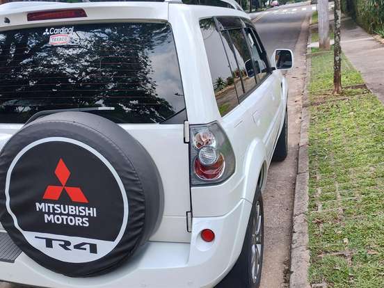 MITSUBISHI-PAJERO TR4-2.0 4X2 16V 140CV FLEX 4P AUTOMÁTICO MITSUBISHI-PAJERO TR4-2014
