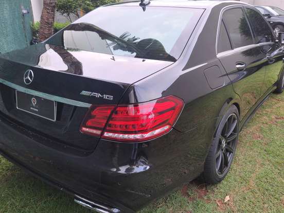 MERCEDES-BENZ-E 63 AMG-5.5 V8 32V BI-TURBO GASOLINA 4P AUTOMÁTICO MERCEDES-BENZ-E 63 AMG-2013