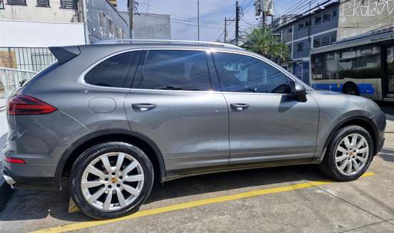 PORSCHE-CAYENNE-2015