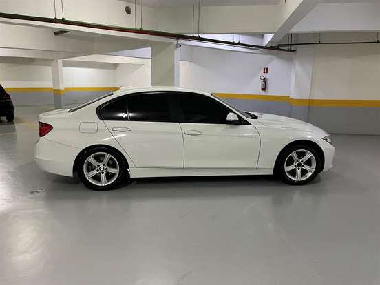 BMW-320i-2014