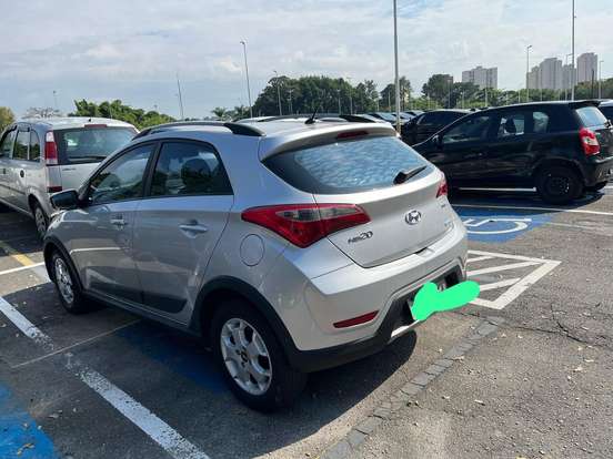 HYUNDAI-HB20X-2013