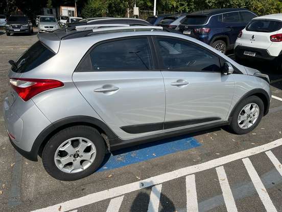HYUNDAI-HB20X-2013