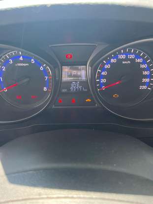 HYUNDAI-HB20X-2013