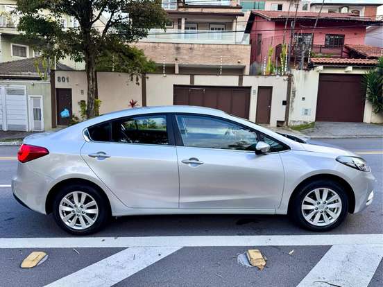 KIA-CERATO-1.6 SX 16V FLEX 4P AUTOMÁTICO KIA-CERATO-2013