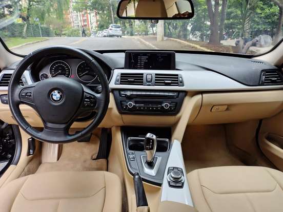 BMW-320i-2012